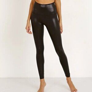 BEYOND YOGA Black Pearlized High Waisted Midi Legging Active Yoga Bottoms Size M